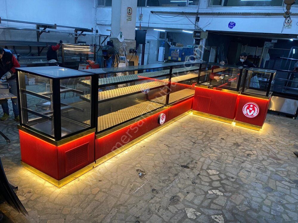 Baklava Ekmeklik ve Pasta Dolabı Kırmızı Dekor Özel Set