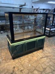 Kuru Pasta Teşhir Dolabı