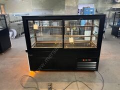 Pasta Teşhir Dolabı Beyaz Dekor