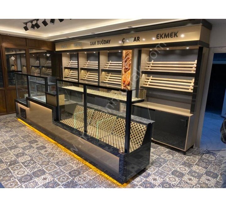 Ekmeklik Böreklik ve Yaş Pasta Reyonu