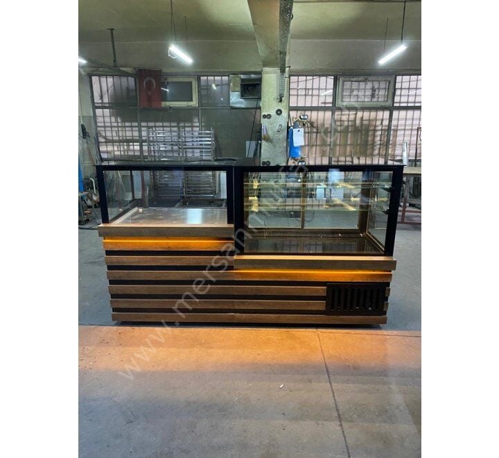 Böreklik ve Pasta Dolabı