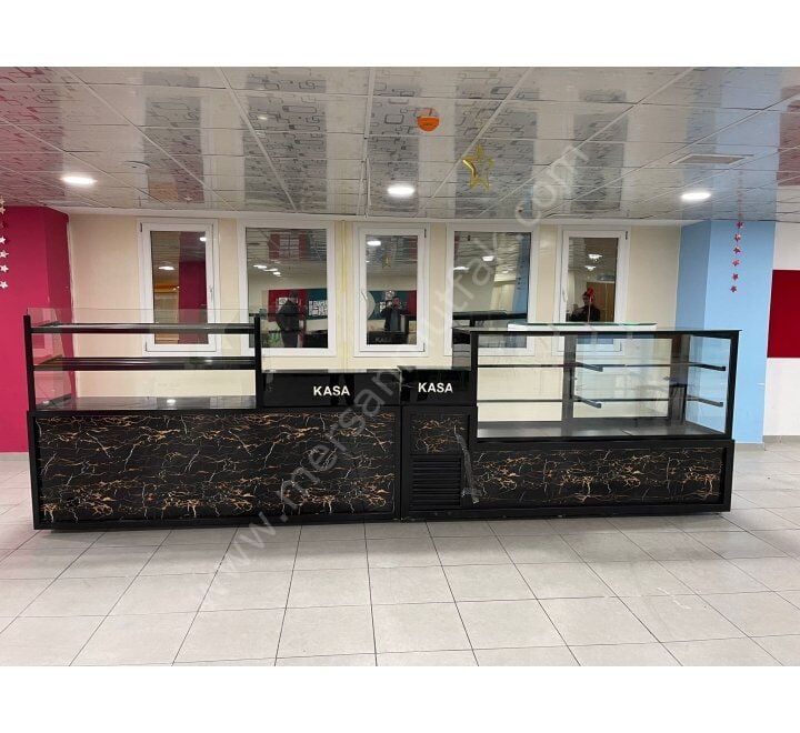 Baklava Teşhir Tezgahı ve Pasta Reyonu