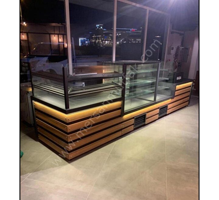 Baklava Teşhir Tezgahı ve Pasta Reyonu