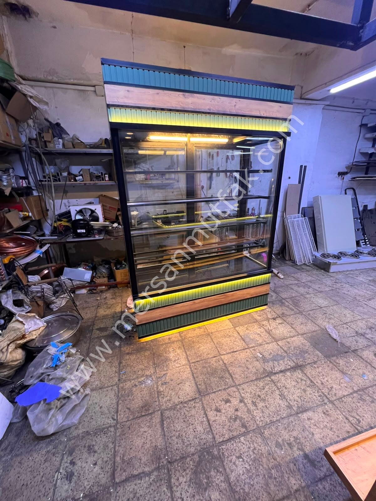 Dik Cephe Soğutmalı Pasta Teşhir Dolabı MRSN-318